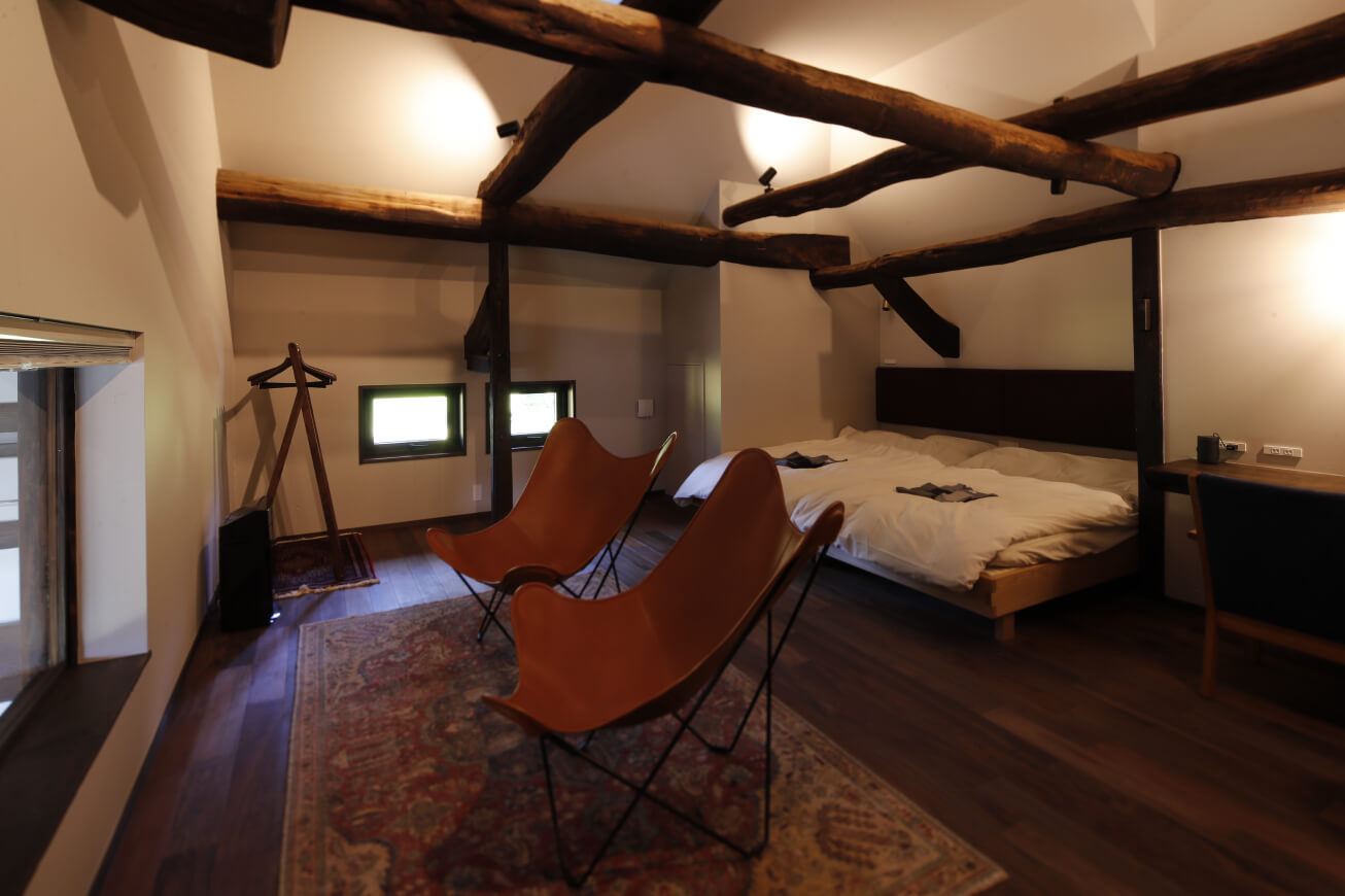 Rear bedroom
